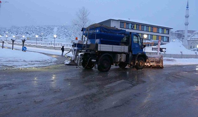 Düzce'de MSÜ sınavı öncesi yollar kardan temizlendi
