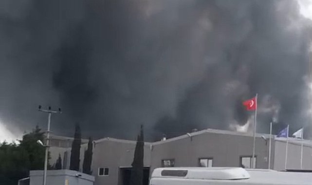 Edirne'de fabrika yangınına müdahale ediliyor