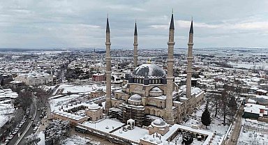 Edirne'de karla kaplı Selimiye Camii'nde kartpostallık görüntüler