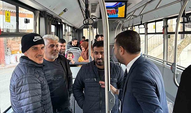 Eğil Belediye Başkanı Seydaoğlu bindiği halk otobüsünde vatandaşların sorunlarını dinledi