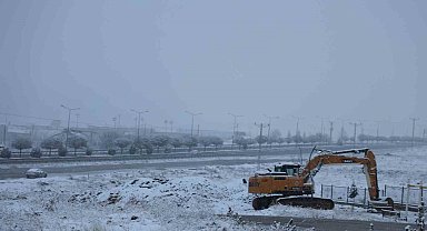 Elazığ güne karla uyandı