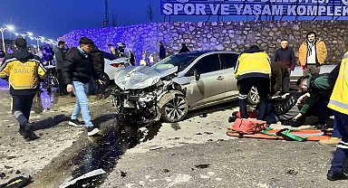 Elazığ'da iki otomobil çarpıştı: 2'si ağır 3 yaralı