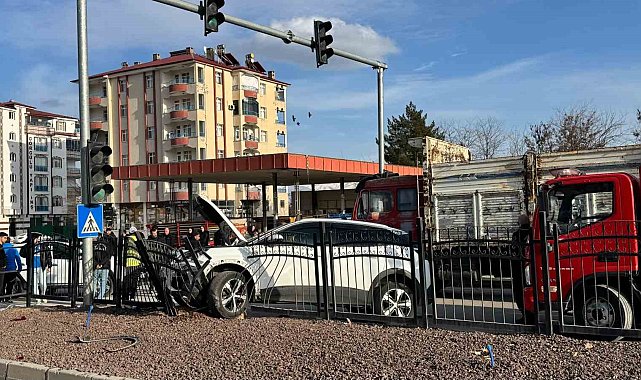 Elazığ'da trafik kazası: 3 yaralı
