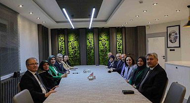 Emekli olan il müdürlerine veda yemeği