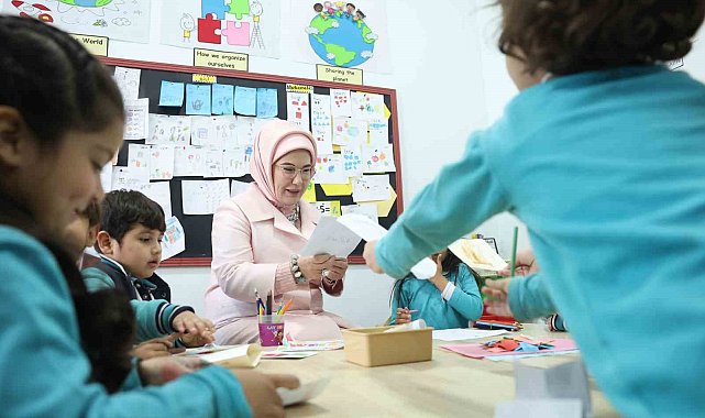 Emine Erdoğan, İslamabad'daki Pak-Türk Maarif Uluslararası Okullarını ziyaret etti