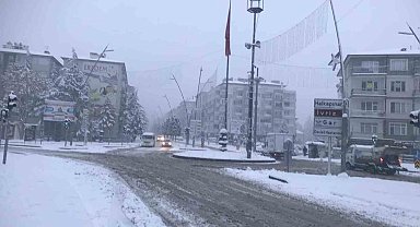 Ereğli'de kar yağışı etkili oluyor