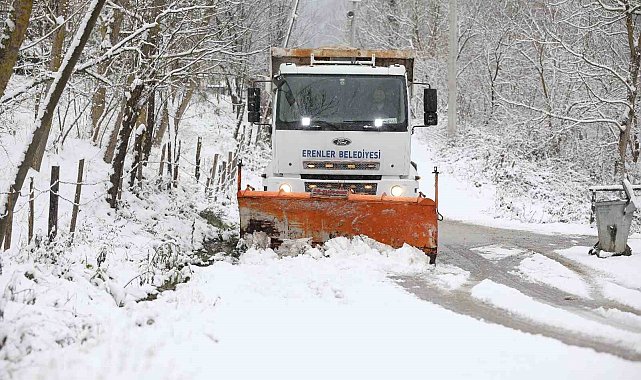 Erenler'de kar mesaisi devam ediyor