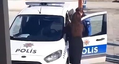 Erzincan polisi çocukların şarkı isteğini geri çevirmedi