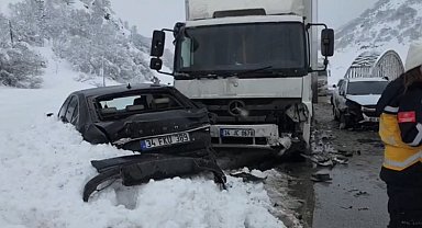 Erzincan'da zincirleme trafik kazası