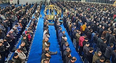 Erzincanlılar Berat Kandilinde camileri doldurdu