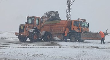 Erzurum'da 2409 rakımda karla mücadele