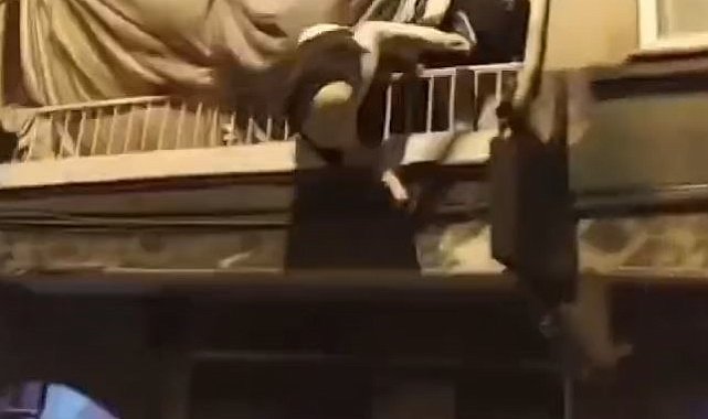 Esenler'deki yangında balkondan böyle atladılar