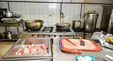 Esenyurt'ta halk sağlığını tehdit eden restoran mühürlendi