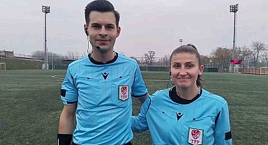 Eşiyle birlikte futbol maçı yönetti