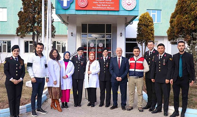 Eskişehir İl Jandarma Komutanlığı'ndan huzurevine anlamlı ziyaret
