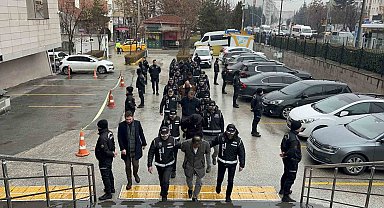 Eskişehir'de tefecilik suçundan mahkeme sevk edilen şüphelilerin 4'ü tutuklandı