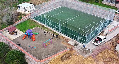 Eşme Ahmediye halı sahası tamamlandı