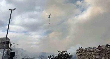 Fabrika yangınına helikopterlerle havadan müdahale başladı
