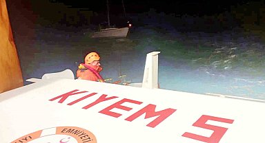 Fethiye açıklarında sürüklenen tekneyi Kıyı Emniyet ekipleri kurtardı