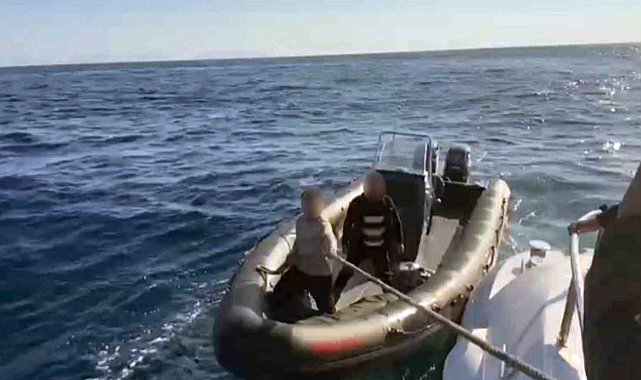 Fethiye'de lastik bot ile kaçmaya çalışan iki kişi yakalandı