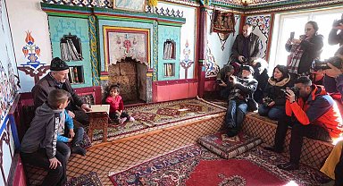 Fotoğraf tutkunları Gümüşhane'de tarihi dokuyu kadrajlarına yansıttı