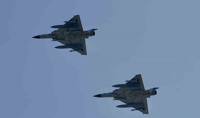 Fransa, Ukrayna'ya ilk 'Mirage 2000' savaş uçaklarını teslim etti