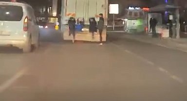 Gaziantep'te 4 çocuğun kamyon arkasında tehlikeli yolculuğu kamerada