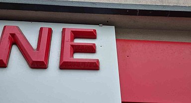 Gaziosmanpaşa'da motosikletli saldırganlar eczaneye ateş açtı, şüpheliler güvenlik kamerasına yakalandı