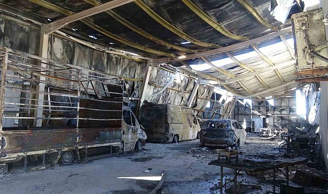 Gece başlayan depo yangını 6 saatte söndürüldü, zararın büyüklüğü gündüz ortaya çıktı