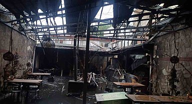 Gece yarısı restoranda çıkan yangın yan eve sıçardı