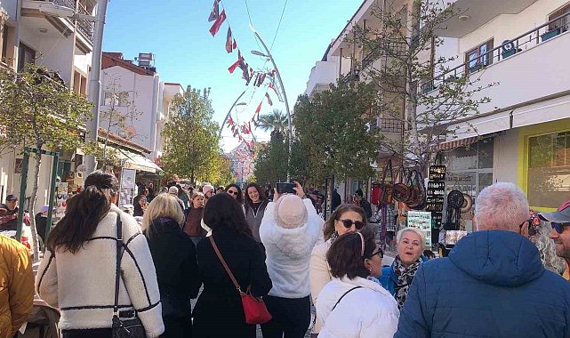 Geleneksel Datça Badem Çiçeği Festivali başladı