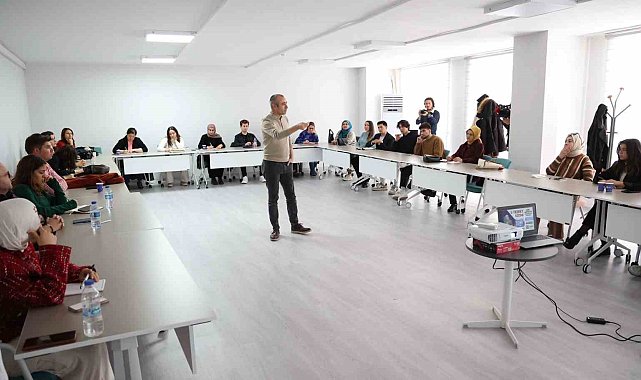 Gençlere CV hazırlama ve e-ticaret eğitimi verildi