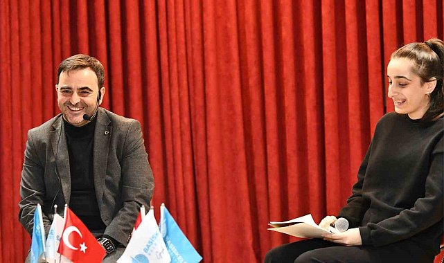 Gençlerle buluşan Başkan Özlü:" Geleceğiniz için sağlam adımlar atmalısınız"