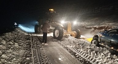Gümüşhane'de kar ve tipi nedeniyle mahsur kalan 6 kişi kurtarıldı