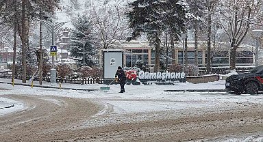Gümüşhane'de kar yağışı etkili oluyor