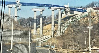 Güney Kore'deki otoyol inşaatında facia gibi kaza