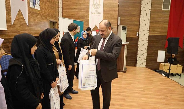 Hafız çocuklara tablet hediye edildi