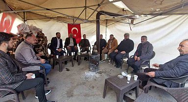 HAK-İŞ Diyarbakır İl Başkanı Aküzüm, DEM'li belediyelerin işten çıkardığı mağdurlarla görüştü