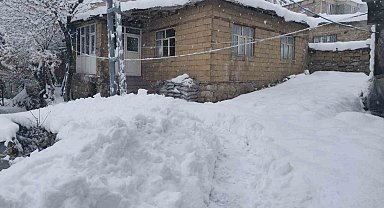 Hakkari'de 31 yerleşim yerinin yolu kapandı