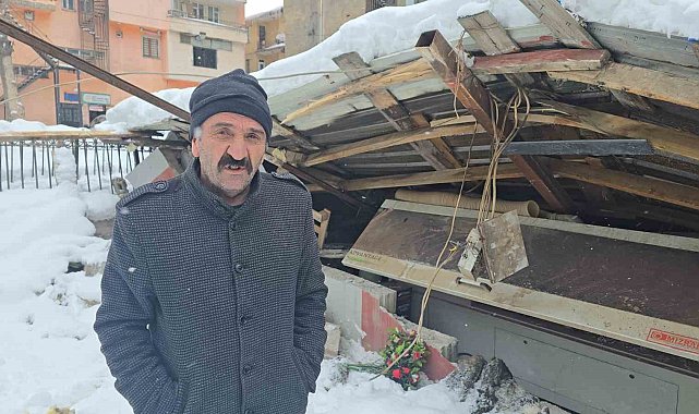 Hakkari'de karın ağırlığına dayanamayan atölyenin çatısı çöktü