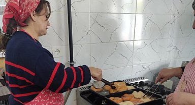 Halk Eğitim kursiyerleri, depremde hayatını kaybedenler için hayır yaptı