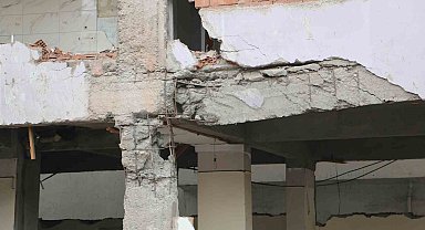 Hasarlı bina uyuşturucu yuvası oldu
