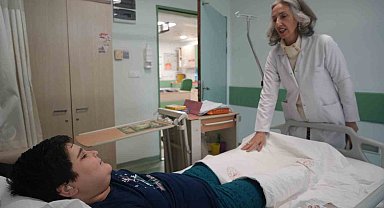 Hastane sınıfı ile hasta çocuklar derslerinden geri kalmıyor