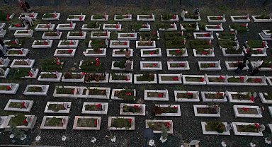 Hatay'da deprem şehitleri mezarlığındaki yoğunluk havadan görüntülendi