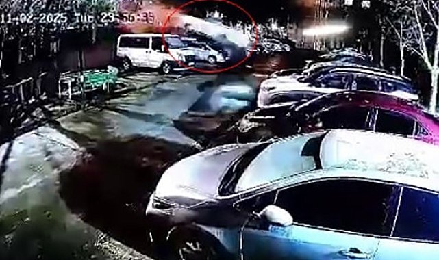 Hayrete düşüren kaza: Sitede park halindeki araçların üzerinden böyle uçtu