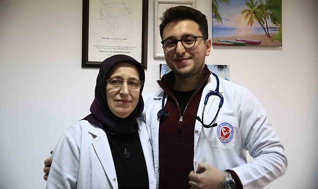 Hem annesi, hem de mesai arkadaşı...