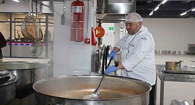 Her gün bin ihtiyaç sahibine yemek