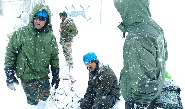 Hindistan'da çığ: 41 kişi kar altında mahsur kaldı