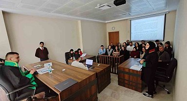 Hukuk Fakültesi öğrencileri kurgusal mahkemede eğitim alıyor