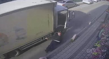 İETT şoförü ile kamyonet sürücüsü arasında kavga çıktı: İETT şoförü, dikiz aynasına tutunduğu kamyonetin altında ezildi